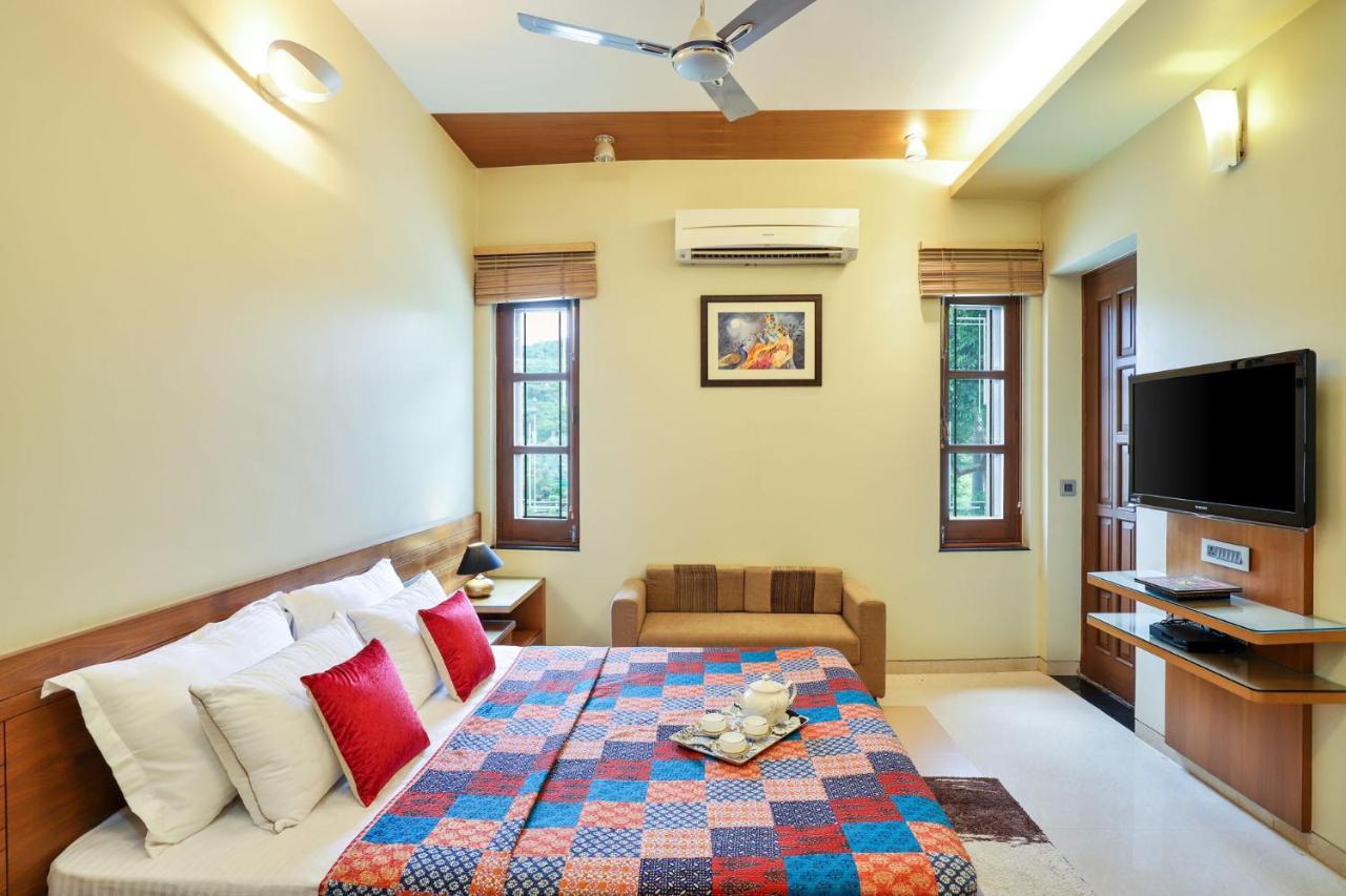 Stayvista'S Prakriti Farms With Outdoor Pool, Complimentary Breakfast And Hi-Tea อุเดเปอร์ ภายนอก รูปภาพ